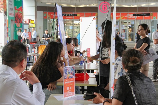 搭建就業(yè)服務平臺，瑞方人力將招聘會開進街道園區(qū) 第3張