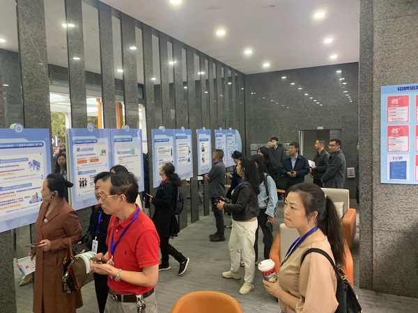 再獲點(diǎn)贊! 成都市委辦公廳、市政府辦公廳和市人社局相關(guān)領(lǐng)導(dǎo)一行參訪由瑞方人力打造的全市首個(gè)就業(yè)小站 第4張 再獲點(diǎn)贊! 成都市委辦公廳、市政府辦公廳和市人社局相關(guān)領(lǐng)導(dǎo)一行參訪由瑞方人力打造的全市首個(gè)就業(yè)小站 第4張