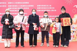 “百米小巷”人潮涌動！瑞方人力助力2025年武侯區(qū)春風行動專場招聘會“開門紅” 第13張